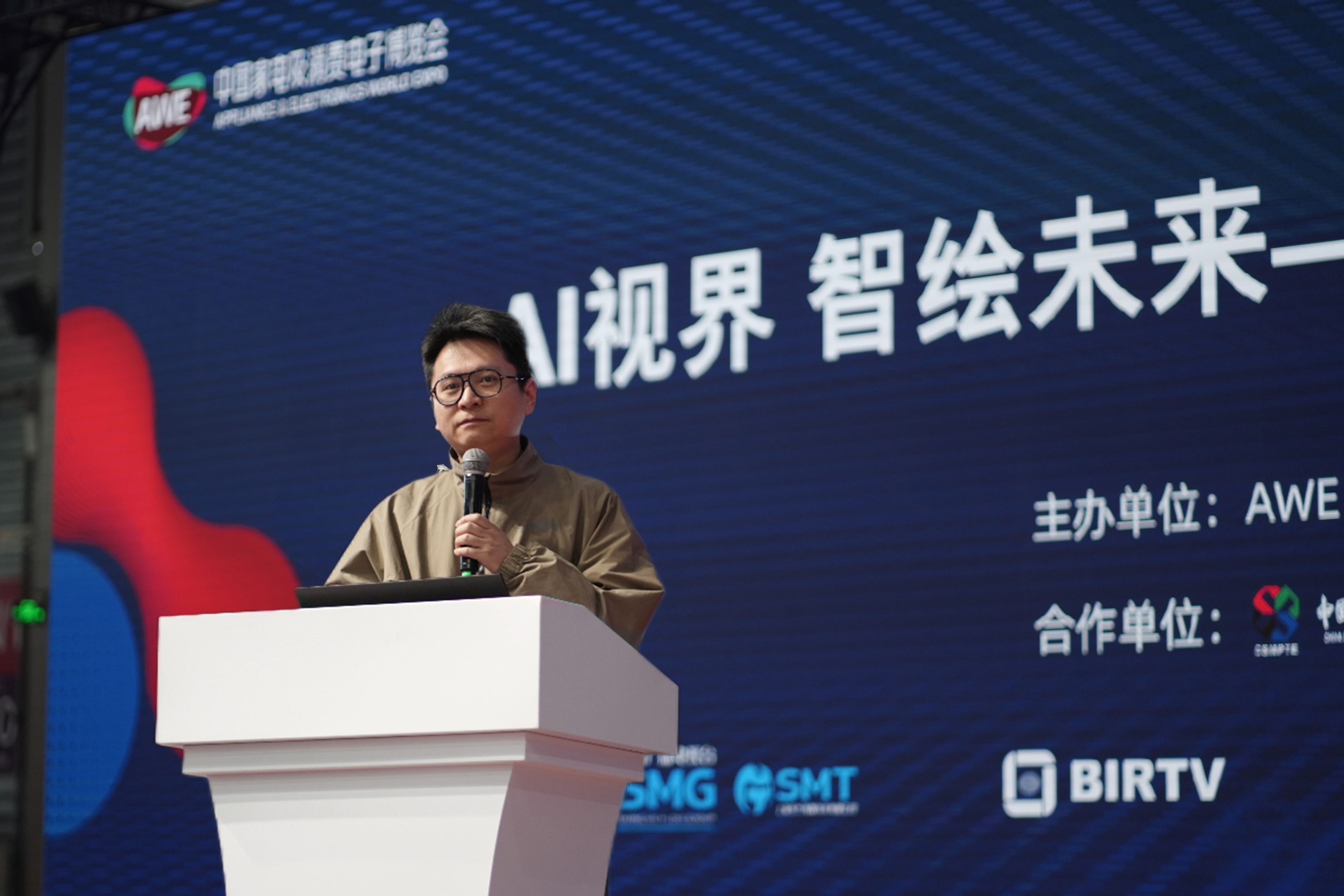 一键生成“时空切片”？当虹科技BlackEye大模型精彩亮相AWE